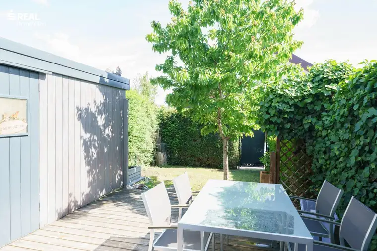 Reihenhaus mit Keller im Wohnungseigentum - 91m² auf 2 Ebenen, mit 3 Schlafzimmer, Wohnzimmer, Küche, Garten, Keller und Stellpatz!