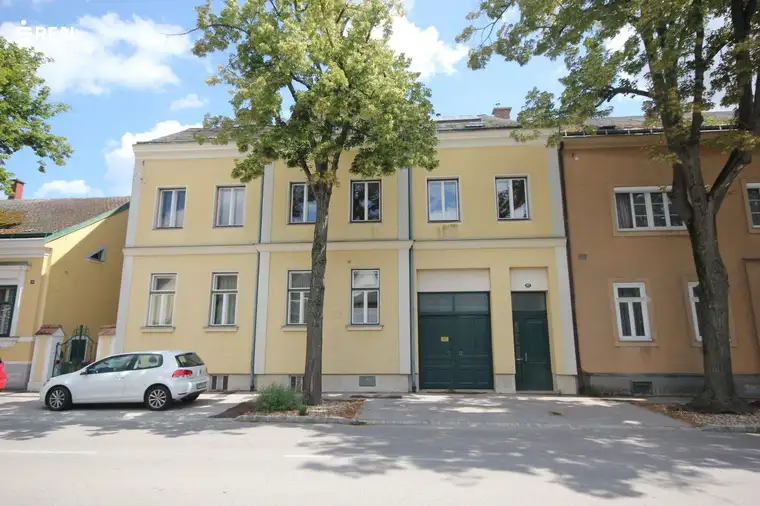 2120 Wolkersdorf, ehemaliges kleines Zinshaus auf Bauträgergrundstück mit Garage