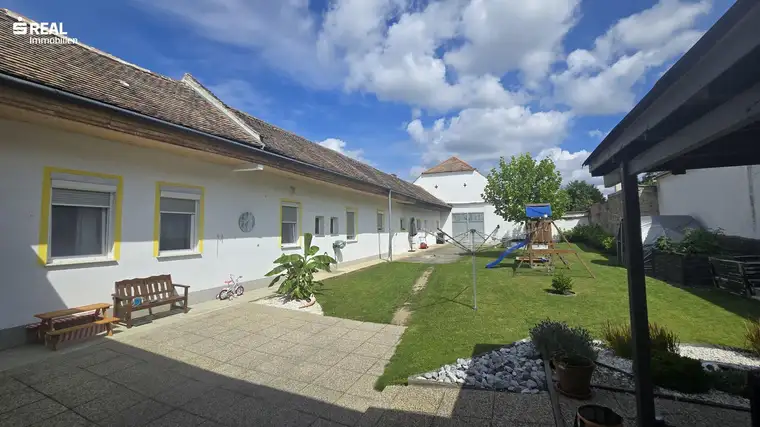 idyllisches Weinviertlerhaus mit riesigem uneinsehbarem Innenhof und Stadl