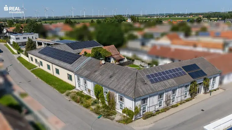 Seltene Gelegenheit, vielseitige Liegenschaft (Zweifamilien- Wohnhaus, Lagermöglichkeiten, moderne Bürogebäude etc.) - mit idealer Anbindung an die A4 – Wien – Slowakei – Ungarn