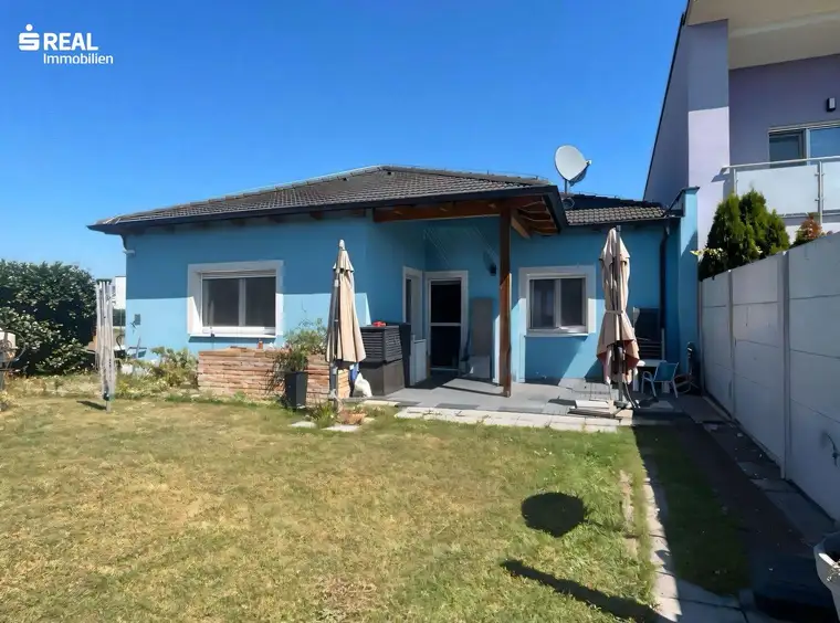 Moderner Bungalow mit Garten und Garage