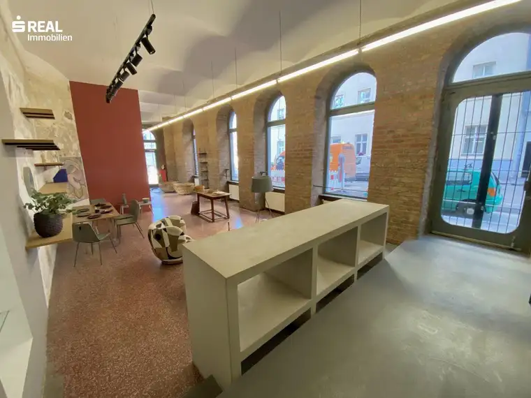 Geschäftslokal ca. 240 m² &amp; 23 m² Garagenbox im digitalen Angebotsverfahren