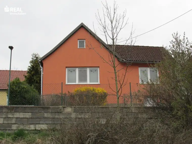 Gepflegtes Landhaus mit Carport, Nebengebäude, Garten und uneinsehbarem Innenhof