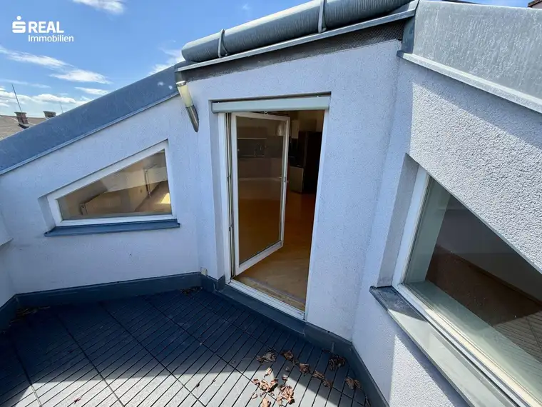 Dachgeschoß, 3 Zimmer ca. 92 m² + 6,5 m² Eckterrasse