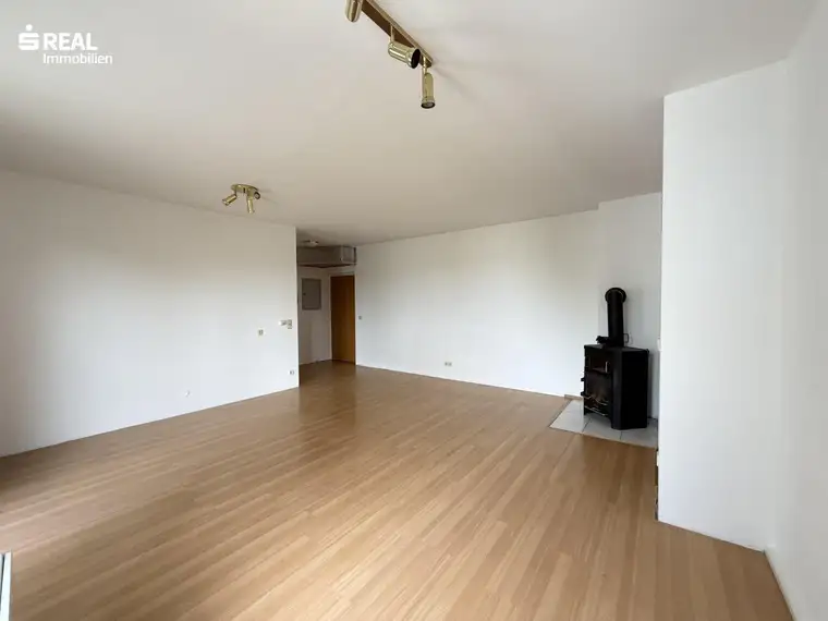 Top Lage - 4-Zimmer-Wohnung mit Loggia, Klimaanlage und Schwedenofen - unmittelbar beim Schulzentrum, Bahnhof und Stadtzentrum!