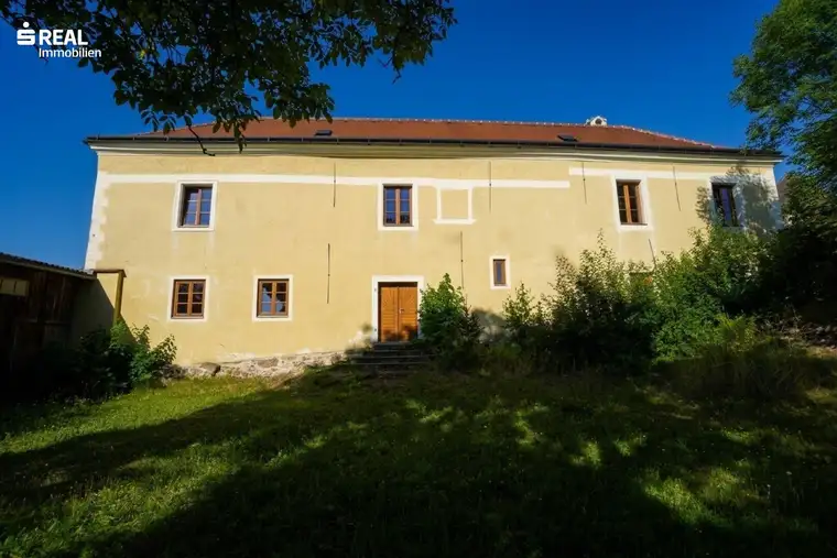 Ehemaliges Pfarrhaus mit großem Gartengrundstück