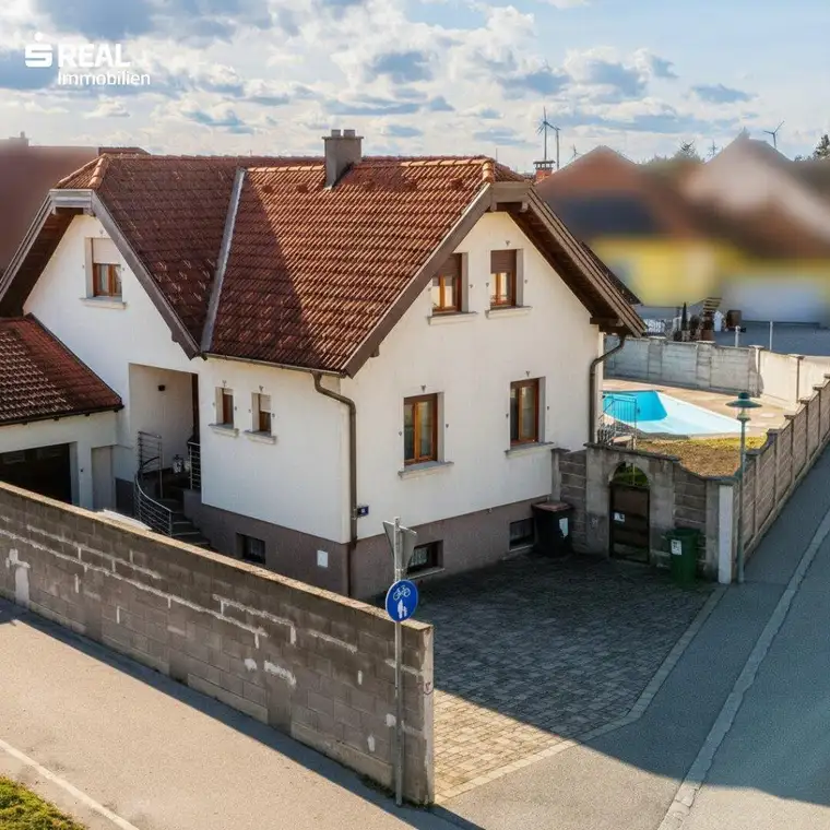 großzügiges, klimatisiertes Familienhaus mit Swimmingpool, Garten &amp; Garage in Bruck an der Leitha