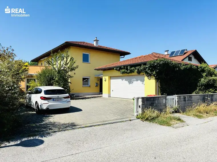 Modernes Haus mit Büro und Doppelgarage in Bürmoos