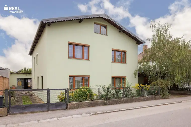 charmantes 9 Zimmer-Einfamilienhaus mit großem Garten