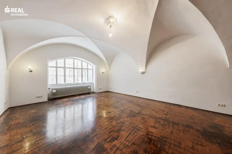 Historische Altbauwohnung in bester Lage des 1. Bezirks