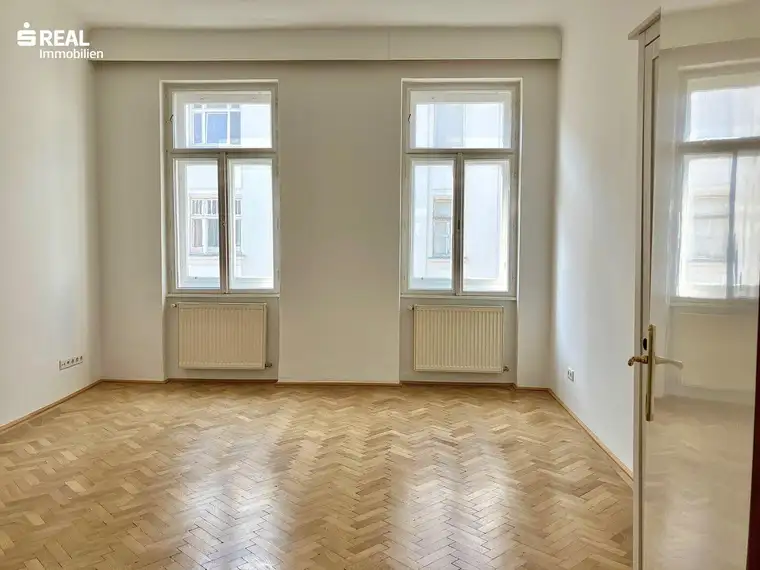 TOP 3 ZIMMER in wunderschönem ALTBAU in RUHIGE SEITENGASSE ausgerichtet