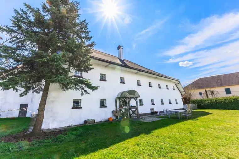 Vierkanthof mit Potenzial in Neukirchen bei Lambach