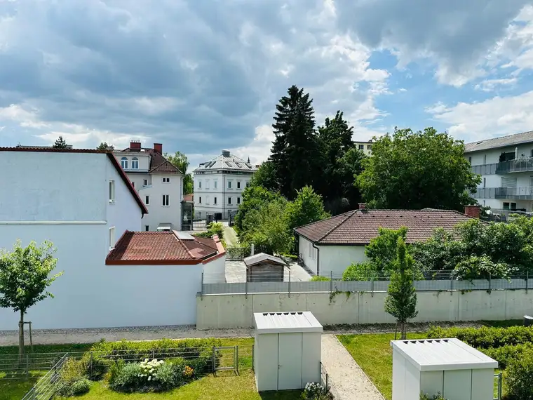 NACHMIETER gesucht: zentrale 2-Zimmer-Wohnung mit tollem Ausblick