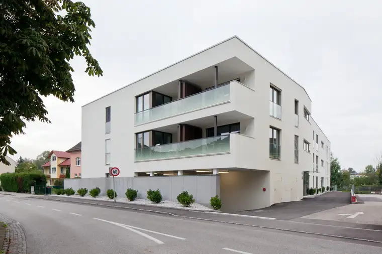 Großzügige 2-Zimmer-Wohnung mit Tiefgaragenstellplatz
