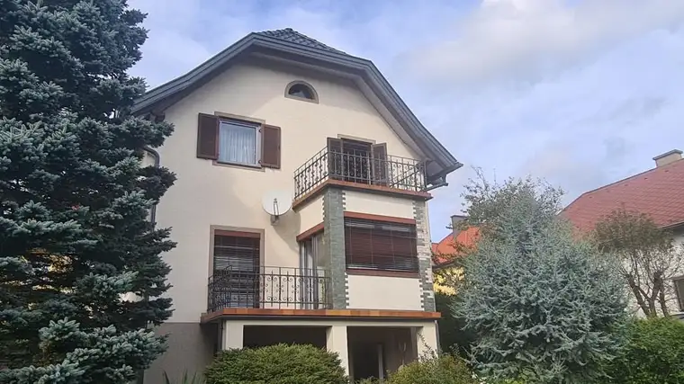 Wohnhaus-Altbau in Feldkirchen 