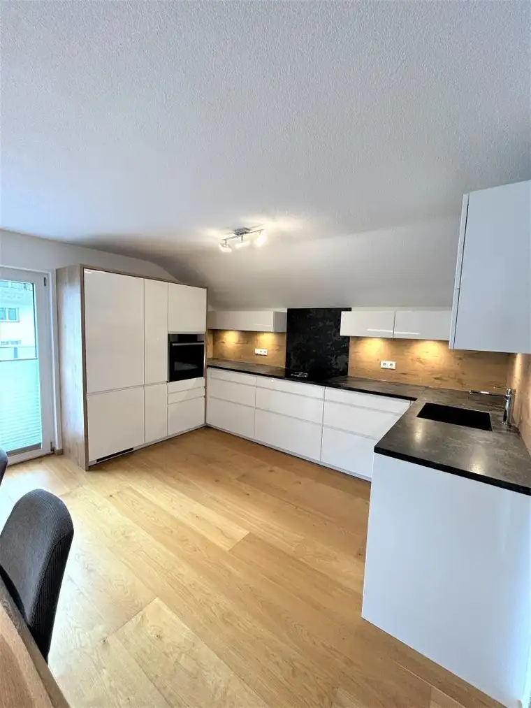 MIETE: Großartige 3-Zimmer-Wohnung mit südseitigem Balkon!