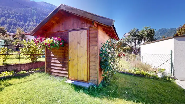 4-Zimmer-Wohnung mit großzügigem Garten und mehreren Parkmöglichkeiten in Pfunds!