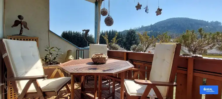 Gemütliche 3-Zimmer-Wohnung mit Balkon und Carport