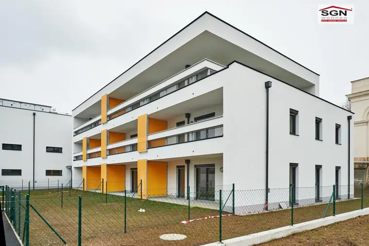 Traumhafter Balkon mit Grünblick