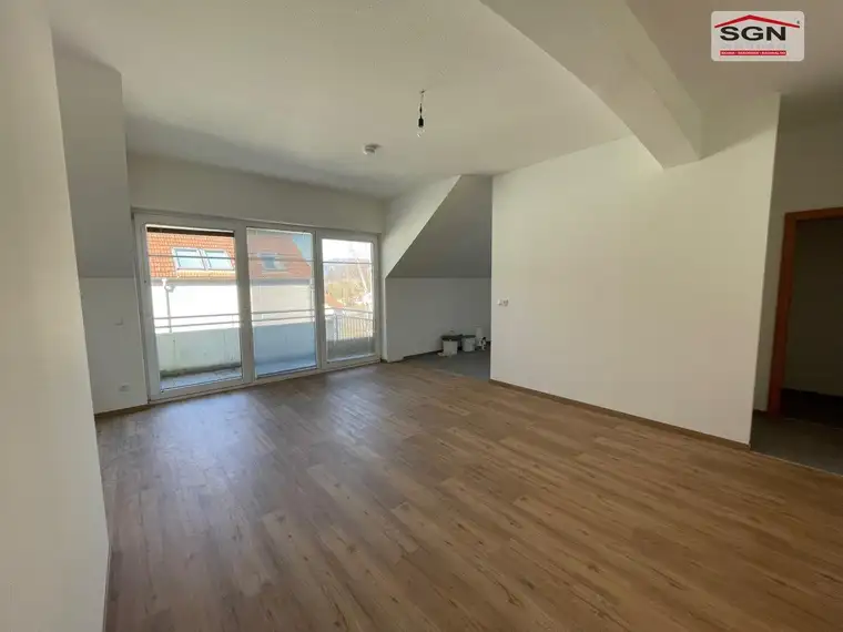 Geförderte 3-Zimmer Dachgeschosswohnung mit großen Balkon und KFZ-Parkplatz zu vergeben!
