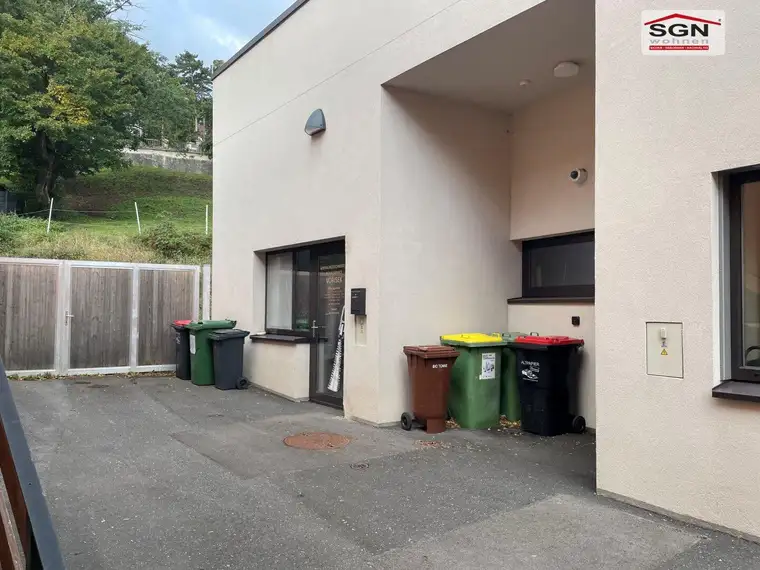 Geschäftslokal mit großer Auslage – vielseitig nutzbar in Grünbach am Schneeberg .