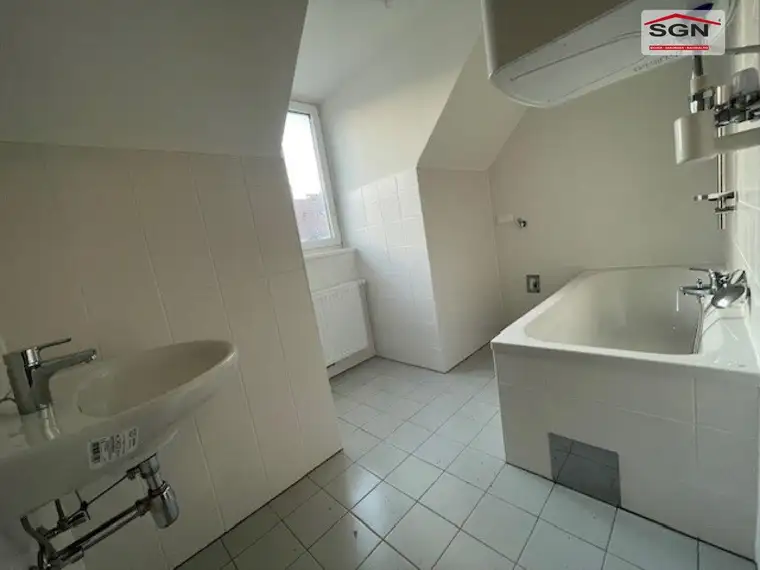 3-Zimmer spezielle Dachgeschoßwohnung