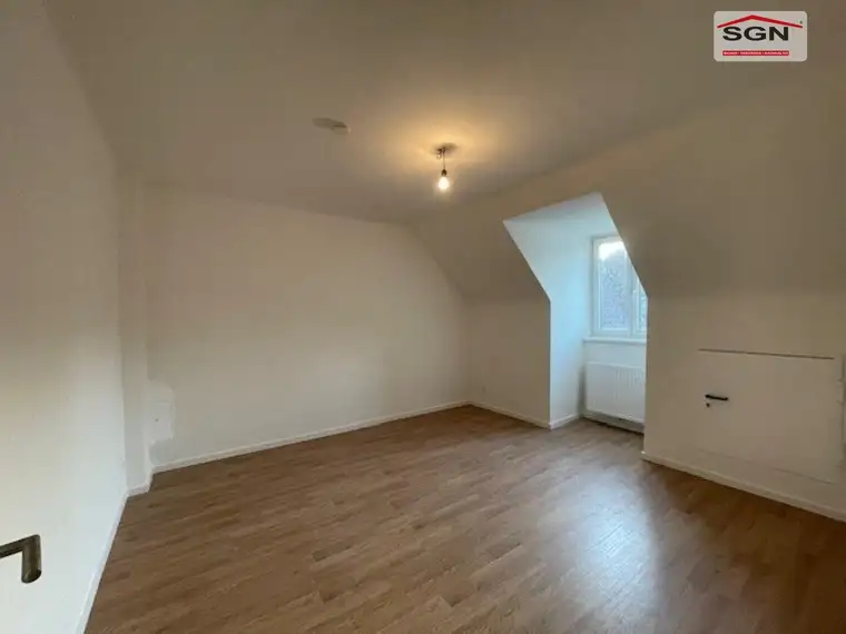 3-Zimmer spezielle Dachgeschoßwohnung
