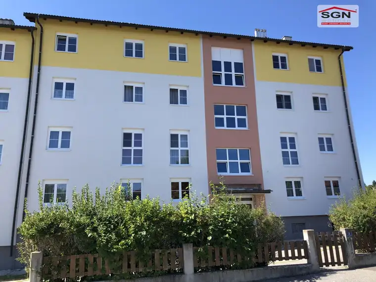 Charmante 1-Zimmer-Wohnung mit Loggia &amp; Stellplatz in Groß-Siegharts
