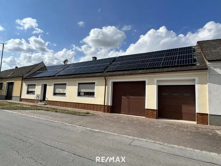 Verträumtes Bauernhaus mit idyllischem Garten freut sich auf neues Leben