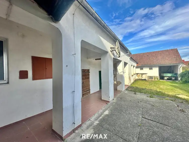 Sanierungsbedürftiges Landhaus in ruhiger Lage!