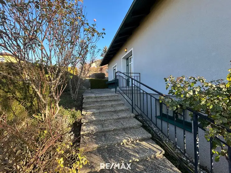 Haus mit wunderschönem Garten und Pool