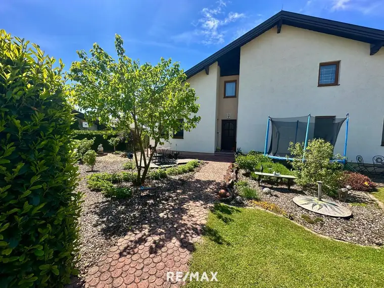 Großes Einfamilienhaus mit Garten in sonniger Ruhelage!