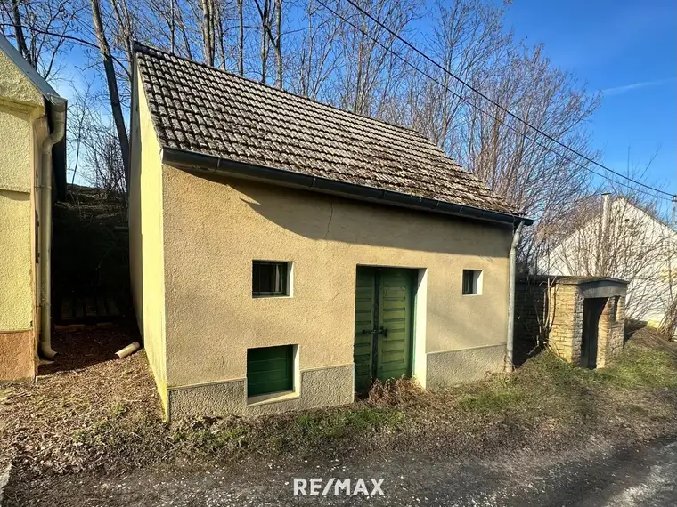 Charmanter Weinkeller mit Grünfläche im Weinviertel