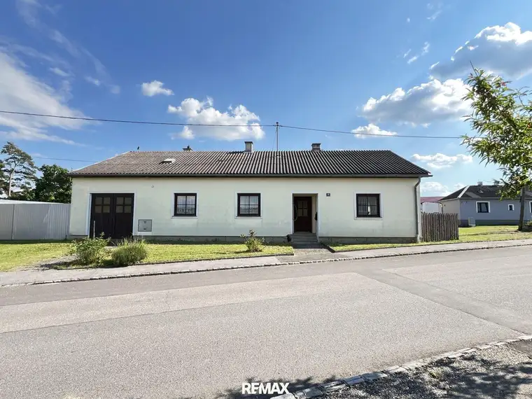 Bungalow mit zentral begehbaren Räumen + Garage &amp; Garten