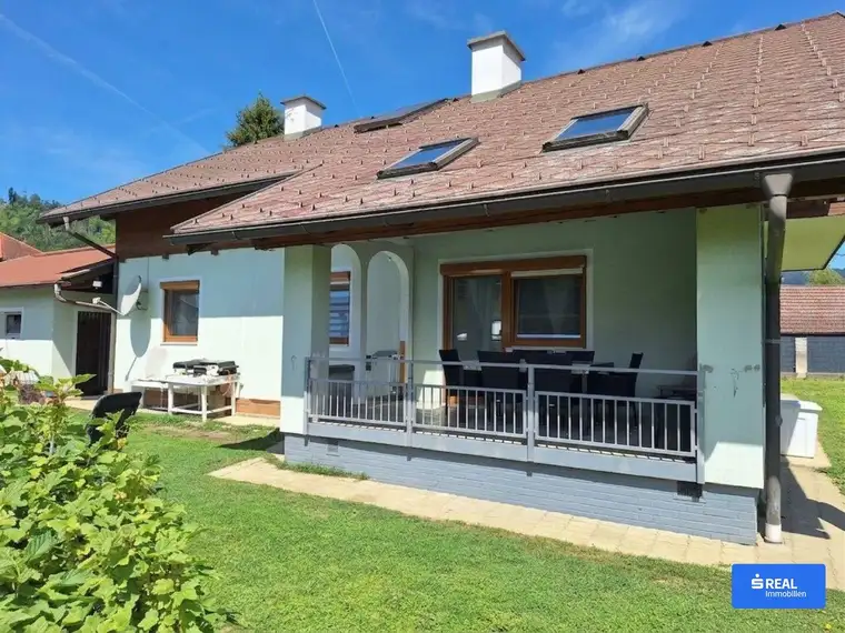 Saniertes Familienparadies mit 905 m² Garten und Doppelgarage - zentrale Lage in Griffen