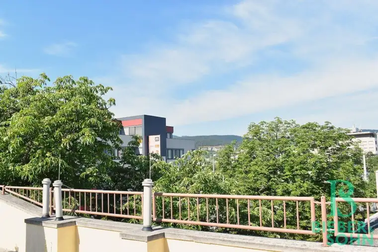 Elegante, sehr ruhige, klimatisierte 2-Zimmer Eigentumswohnung mit Dachterrassen- und Gartennutzung - eigener PKW-Stellplatz
