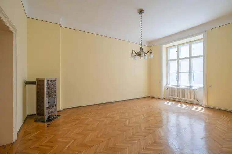 ++Rarität++ Großzügige Stilaltbauwohnung zum Sanieren in Bestage!