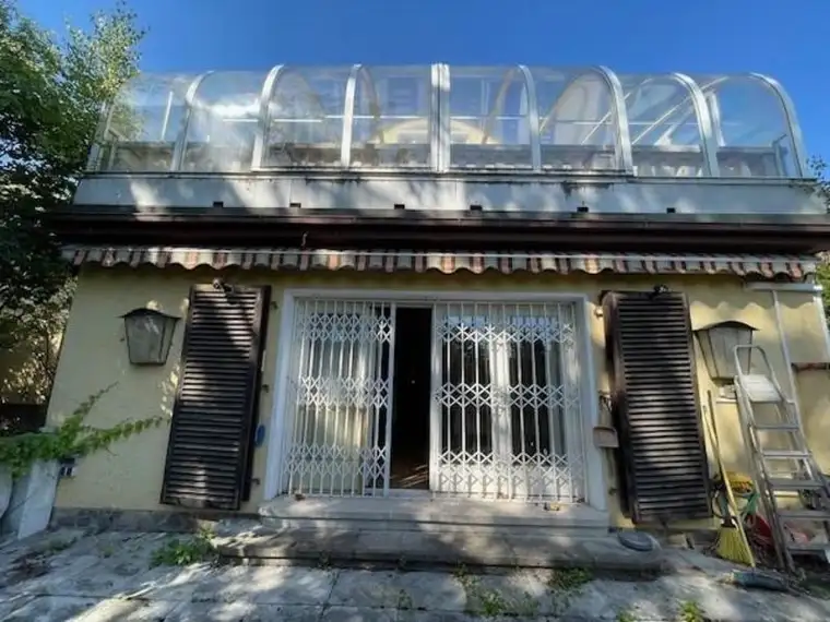 Einfamilienhaus mit Terrasse und Garten- sanierungsbedürftig