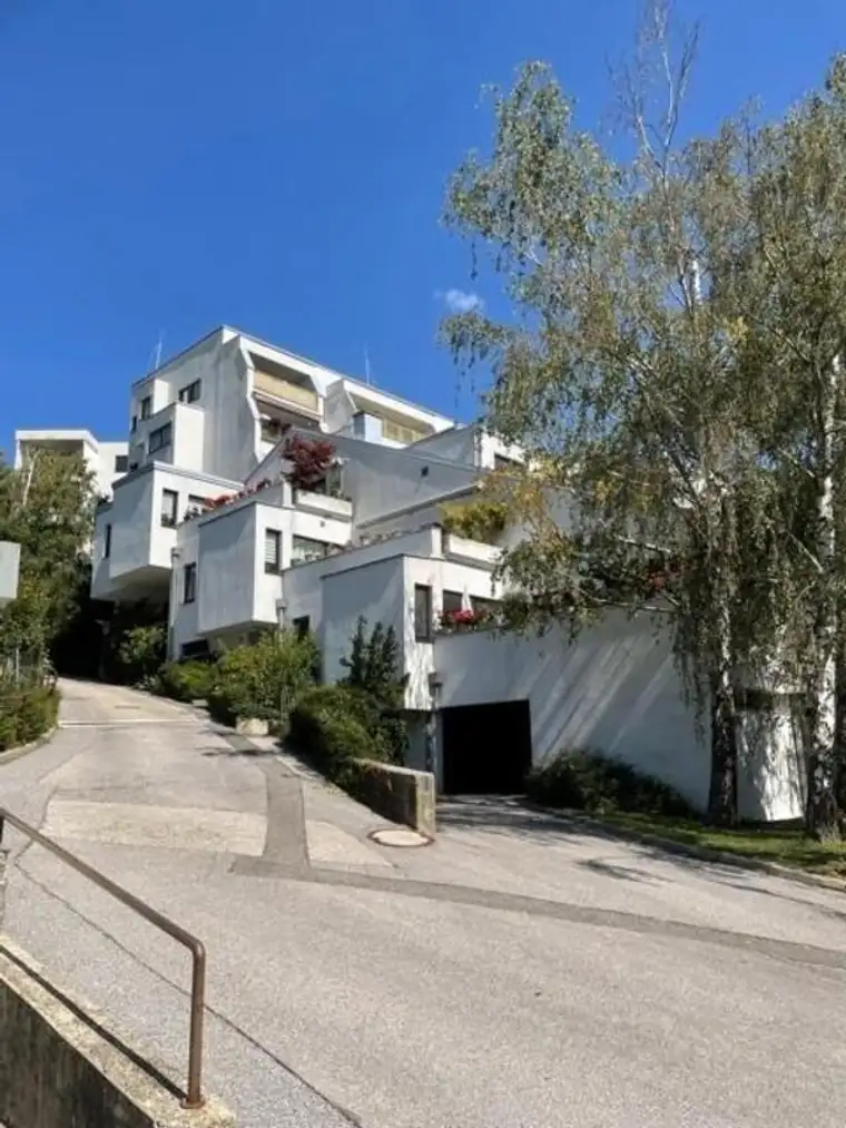 Helle freundliche 3 Zimmerwohnung mit Terrasse und Autoabstellplatz