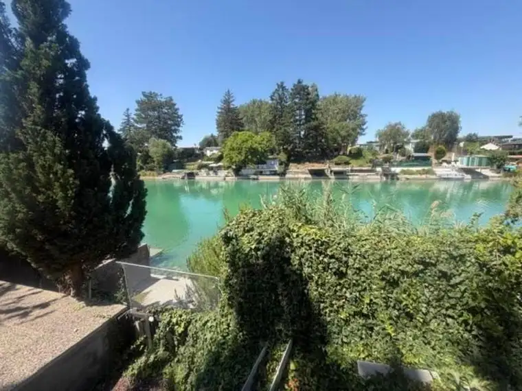 Exclusive Wasserlage - Doppelparzelle am Donau-Oder-Kanal im Eigentum