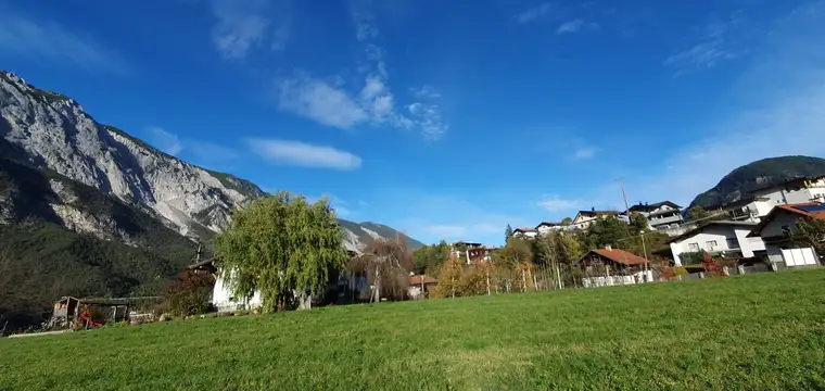 Roppen - gut geschnittene Grundstücke, zentral gelegen!