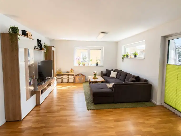Modern gestaltete Wohnung mit großer Terrasse!