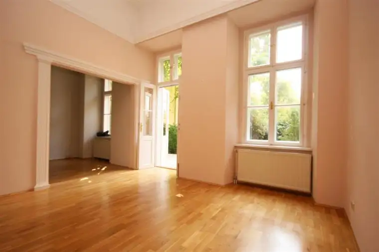 BADEN, zentrale BESTLAGE ! wunderschöner Altbau: Eigentumswohnung mit kleinem eigenem Garten + Parkplatz