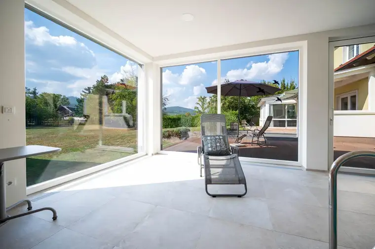 Landhaus mit Hallenbad auf 5.000m² großem Grundstück in Sooß!
