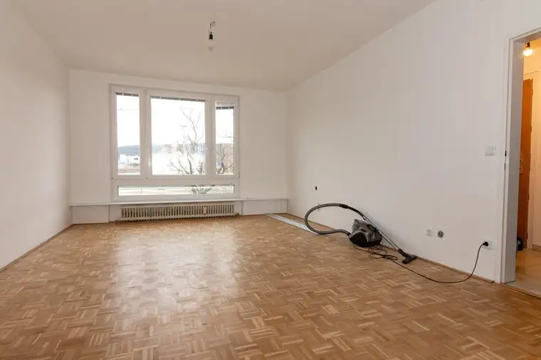 BADEN: generalsanierte, großzügige 3-Zimmer Wohnung mit Balkon in der Dammgasse 8