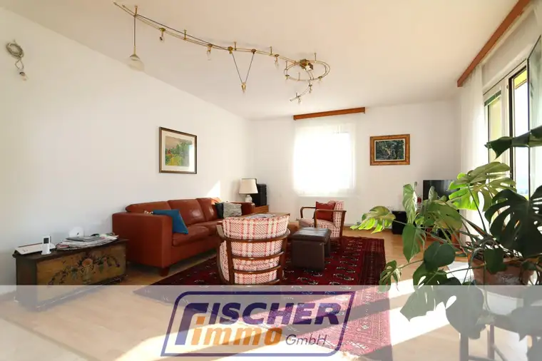 Traumhafte 4-Zimmer-Maisonette-Wohnung mit 2 Balkonen in Waldrandlage und Blick über Hinterbrühl