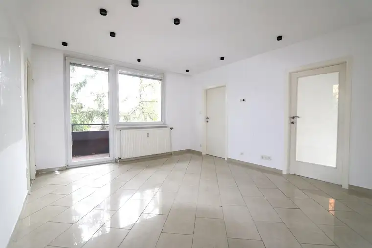 Schöne 3-Zimmer-Wohnung mit ca. 9 m² großen Süd-Loggia in perfekter Lage mit Nähe zu Zentrum und Bahnhof
