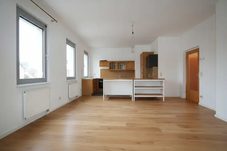 ERSTBEZUG NACH SANIERUNG - Barrierefreie 3-Zimmer-Wohnung im 2. Liftstock mit Wintergarten und Tiefgaragenplatz