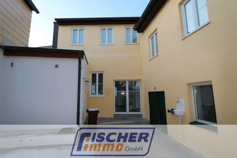 Gepflegtes Einfamilienhaus (ehem. Winzerhaus) im Zentrum von Pfaffstätten mit gemütlichem Innenhof
