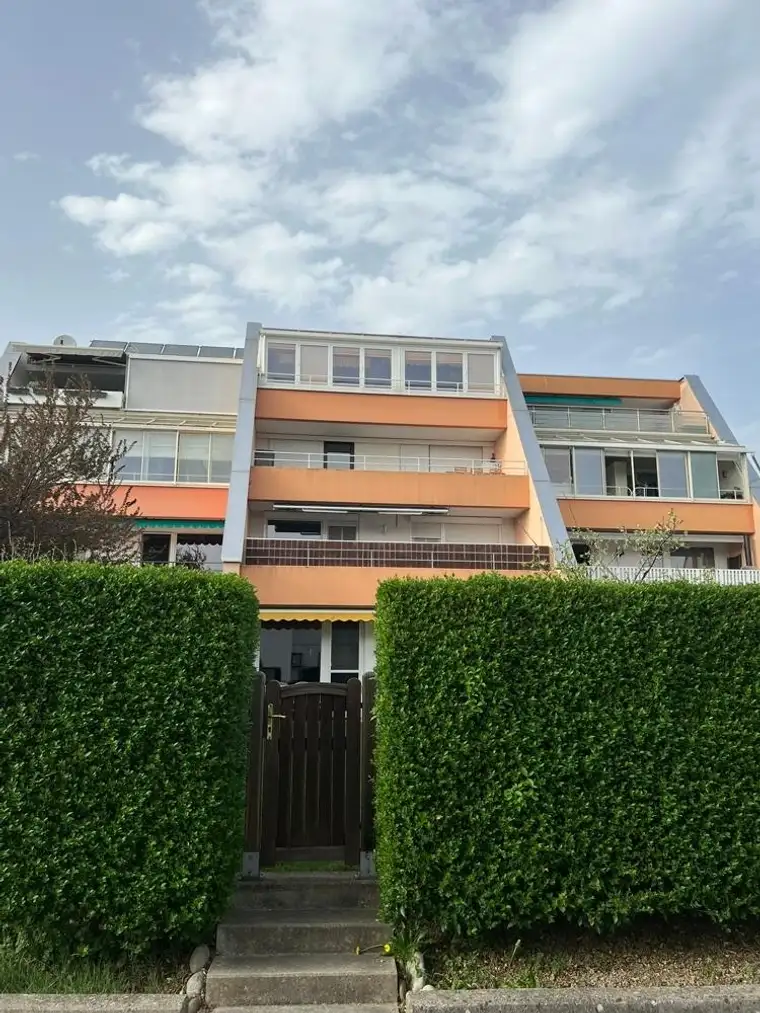 "Einmalige Gelegenheit: Dach-Apartment mit sonniger verglaster Terrasse"